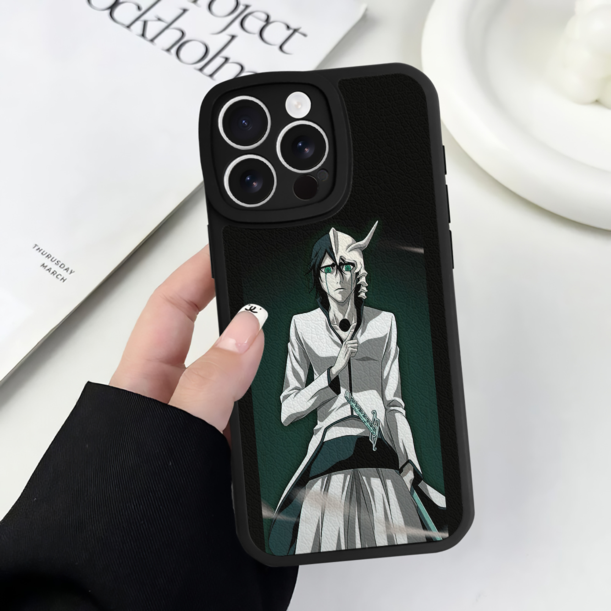 （画像用） ブリーチ ウルキオラ·シファー BLEACH Ulquiorra cifer 【iPhone 16シリーズ対応】シリコンスマホケース（レザー調） 材質：シリコン